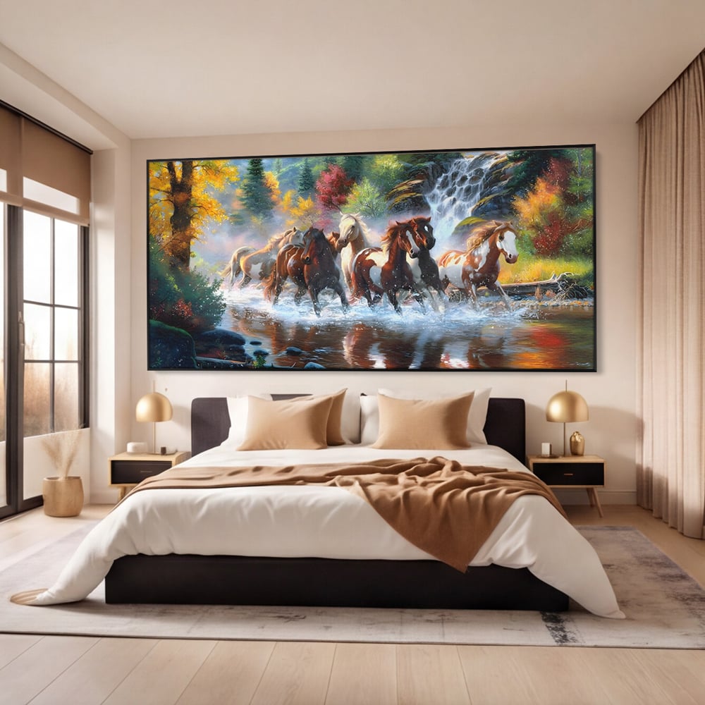 Tablou canvas cu tablou canvas cu cai galopand prin apa, in rama de aluminiu negru, pe perete intr-un dormitor